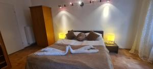 Cozy 2BR shared Apartment City Retreat Prime Central Location