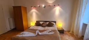 Cozy 2BR shared Apartment City Retreat Prime Central Location