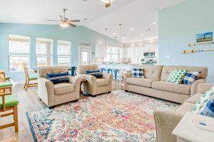 Paradise Steps to Beach Large Deck Dog Haven