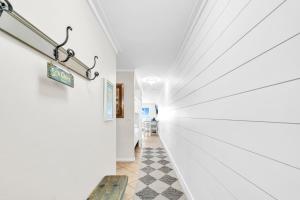 Book Me Baby! You are in Luck! I Am Gulf Front!