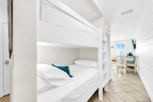 Book Me Baby! You are in Luck! I Am Gulf Front!