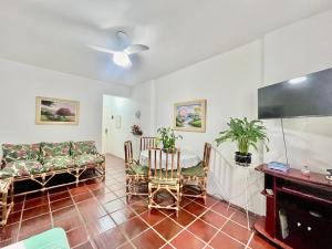 2 quadras praia pitangueiras apto da malu