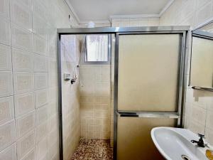 2 quadras praia pitangueiras apto da malu