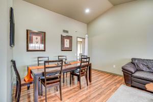 Families Welcome! Dog-Friendly Glendale Home