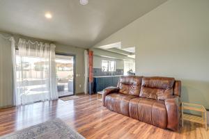 Families Welcome! Dog-Friendly Glendale Home