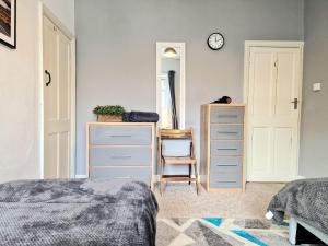 Devon St - Cozy home, Free easy parking!