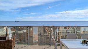 SUNSET CLIFFS azure apartment