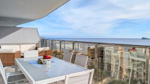 SUNSET CLIFFS azure apartment