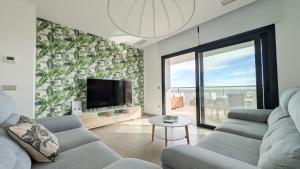 SUNSET CLIFFS azure apartment