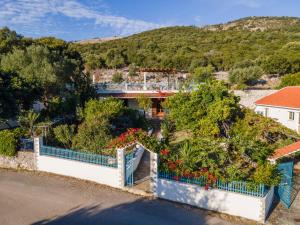 LEMON TREE GARDEN near Mirtos beach