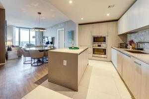 Luxe Condo with Hallandale Beach Oceanfront View!