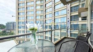 3BR Aston Residence 0701 City View