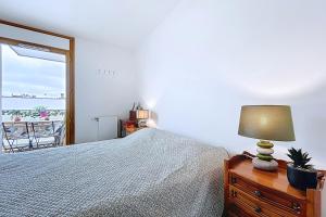 Apartment with terrace 100m from Paris