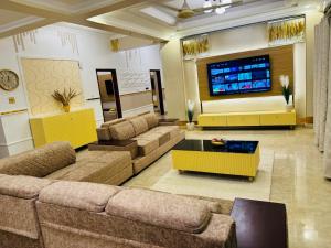 Brand New Luxurious Dreamview Beach Front Apartment