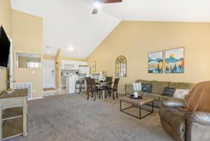 Spring Creek Escape - Balcony with Views