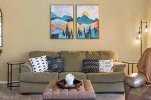 Spring Creek Escape - Balcony with Views