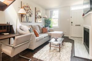 King Bed & Fenced Yard - Floyds Freedom- Book Now!