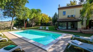 Luce tra i Saggi 8 by Marche Holiday Villas