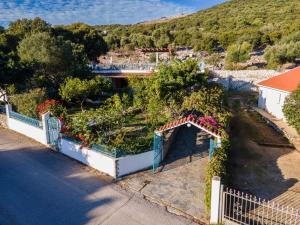 LEMON TREE GARDEN near Mirtos beach