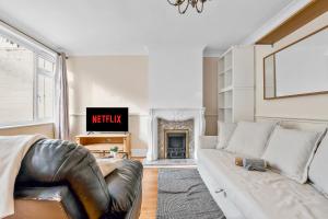 3 Bedrooms and SofaBed with Pool Table, Parking, Garden, WiFi, SmartTV - Pets Allowed