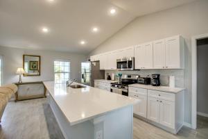 Snowbird Haven with Pet-Friendly Yard in Cape Coral!