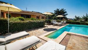 Li Chessi Arancio piscina pace e vista mare