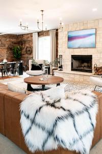 Adventure Barn - On HGTV Fixer to Fab -Access MTB