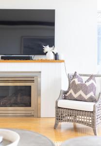 Beachfront Haven Magenta