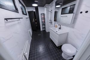 Arctic Aurora Villa with Sauna - Northern Lights and Adventures in the Hometown of Santa Claus, Rovaniemi