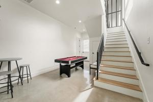 Cozy Modern Townhome Dallas Love Field Airport