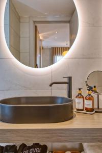 Designer Penthouse Near Promenade Including BBQ Terrace