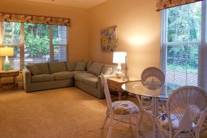 3 Mi to 5th Ave South Quiet Getaway with Garden