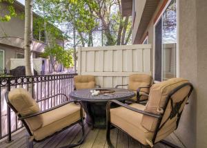 Duplex Crossroads and Gateway in Salt Lake with Hot Tub