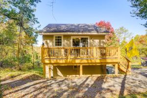 7 Mi to Main Street Cabin with Deck in Stanley!