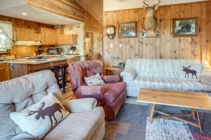 7 Mi to Main Street Cabin with Deck in Stanley!