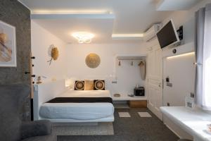 Mykonos Double Luxury Mini Suites-With External Hot spa Adults only