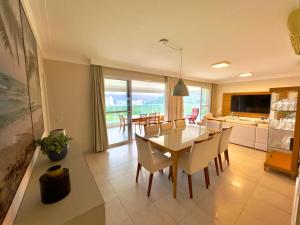 Amplo apartamento com vista para o mar - Enseada