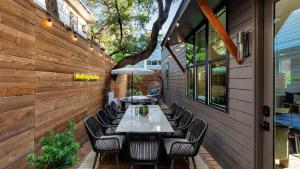 Bouldin Modern - Luxury Wellness Retreat