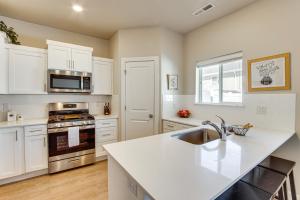 25 Mi to Cedar Breaks Unit with Furnished Patio!