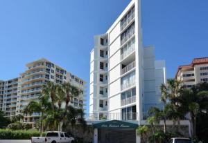 Lido Harbour Towers Lido Key & Private Beach!