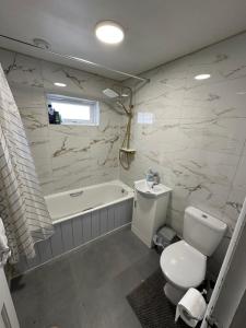 HP Wizards Corner Spacious 4 bed near Watford Junction