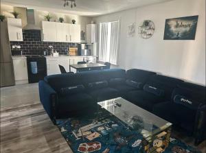 HP Wizards Corner Spacious 4 bed near Watford Junction