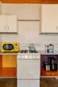 Apt on flower farm, Convenient & pet friendly