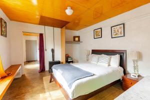 Apt on flower farm, Convenient & pet friendly