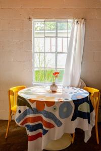 Apt on flower farm, Convenient & pet friendly