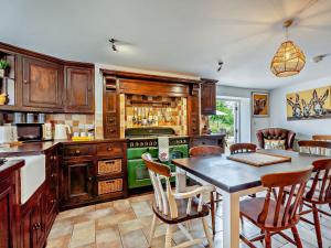 8 Bed in Winterbourne 87469