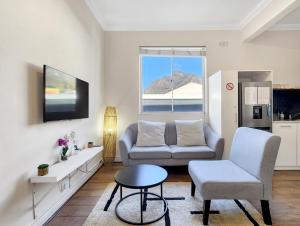 Cape Comfort - Central and Modern