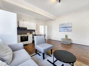 Cape Comfort - Central and Modern