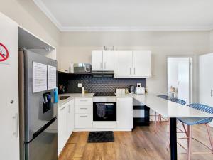 Cape Comfort - Central and Modern