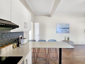 Cape Comfort - Central and Modern